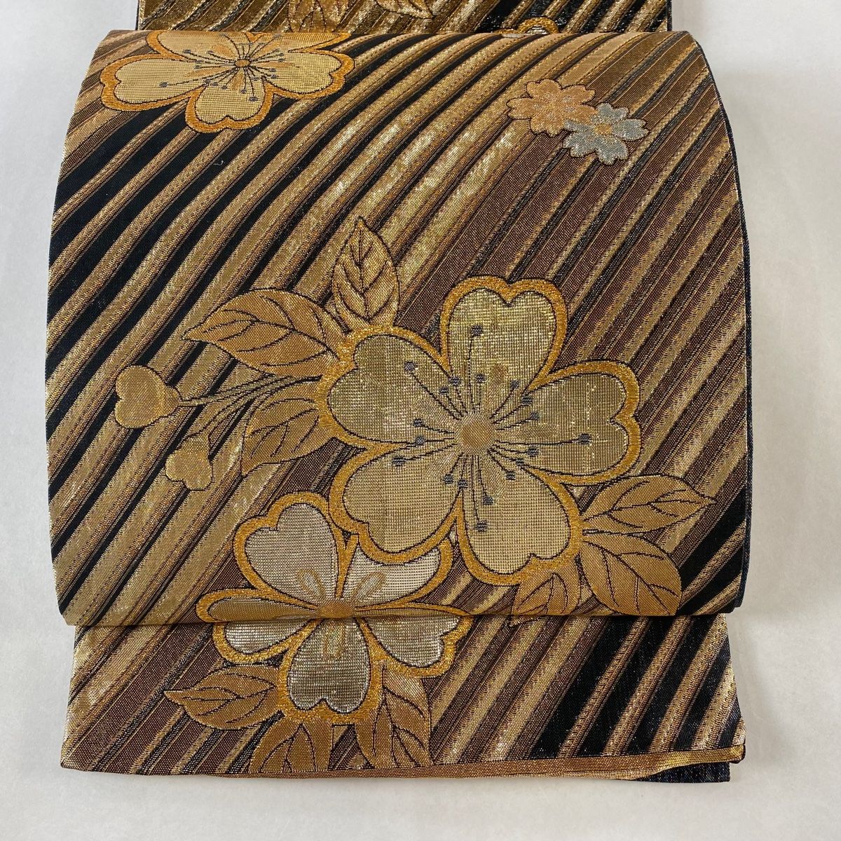 袋帯 秀品 桜 斜縞 金糸 箔 金色 六通 正絹 【中古】 - メルカリ