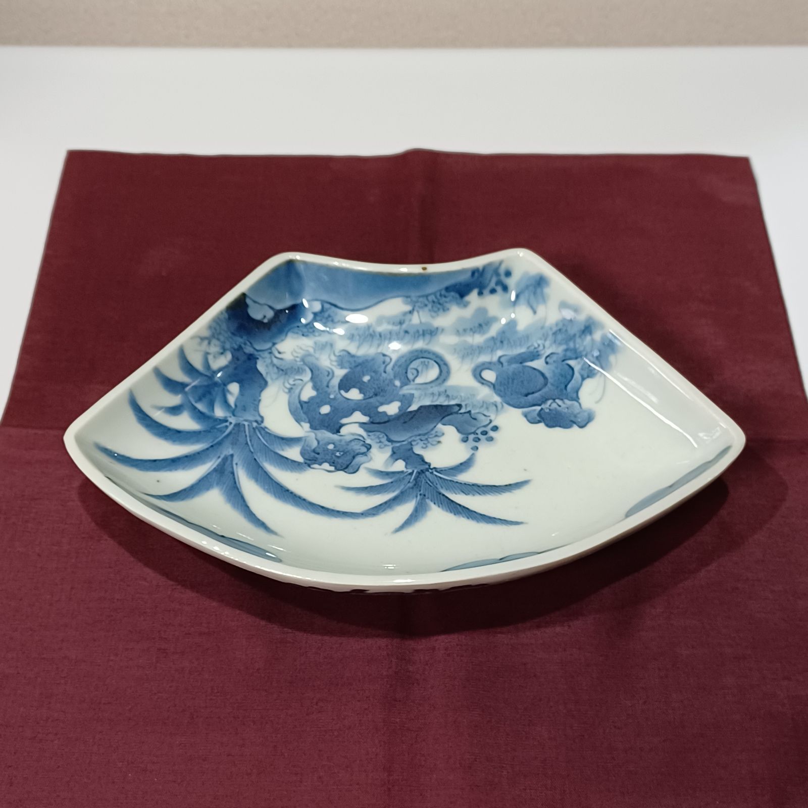 古伊万里染付扇面の図大皿 染付扇面楼閣山水図大皿 文化遺産オンライン