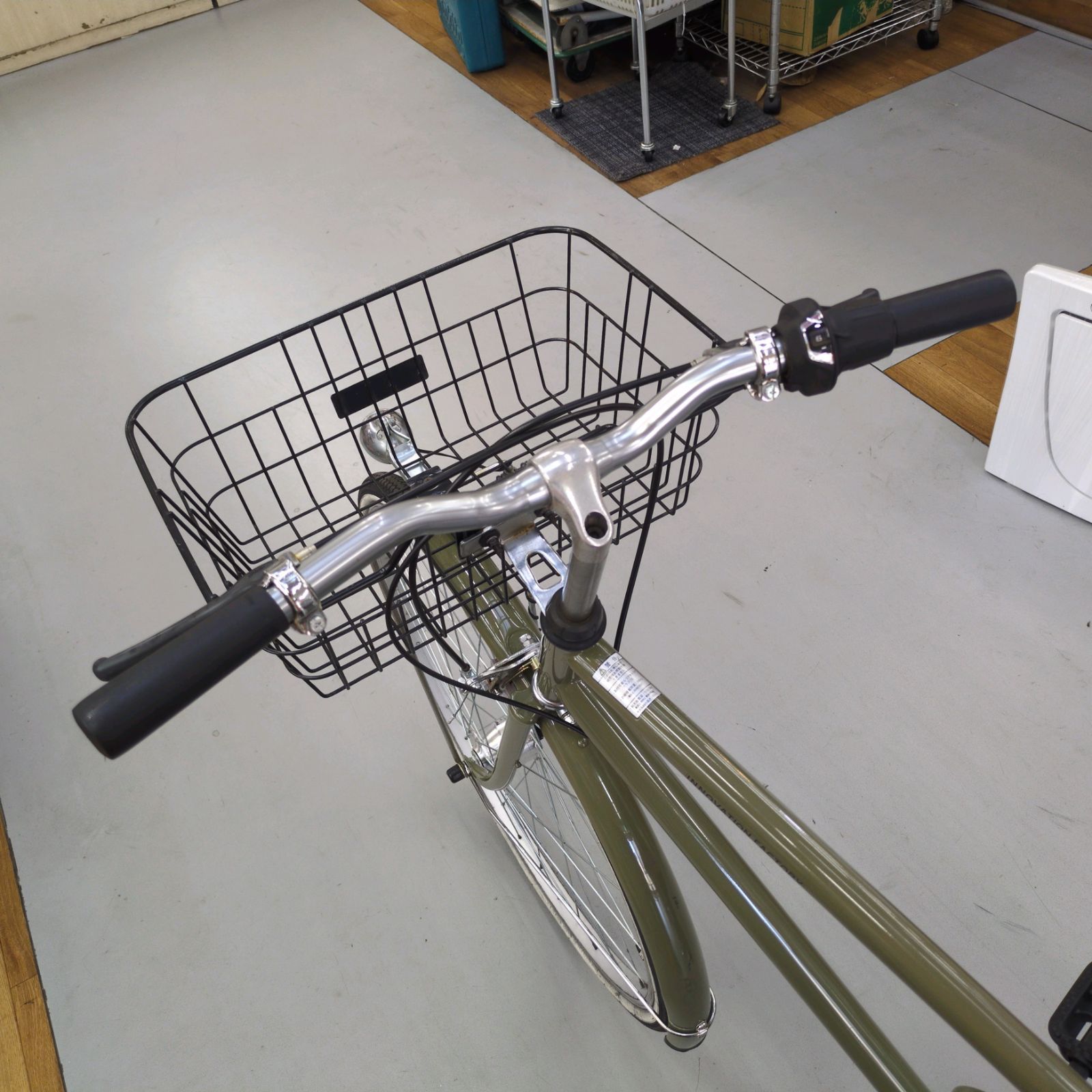 J056 ★多少の小キズ使用感★軽快スポーツ自転車★INNOVATION FACTORY★6段★LEDオート★27インチ J056 ☆多少の小キズ使用感☆軽快スポーツ自転車☆INNOVATION FACTORY