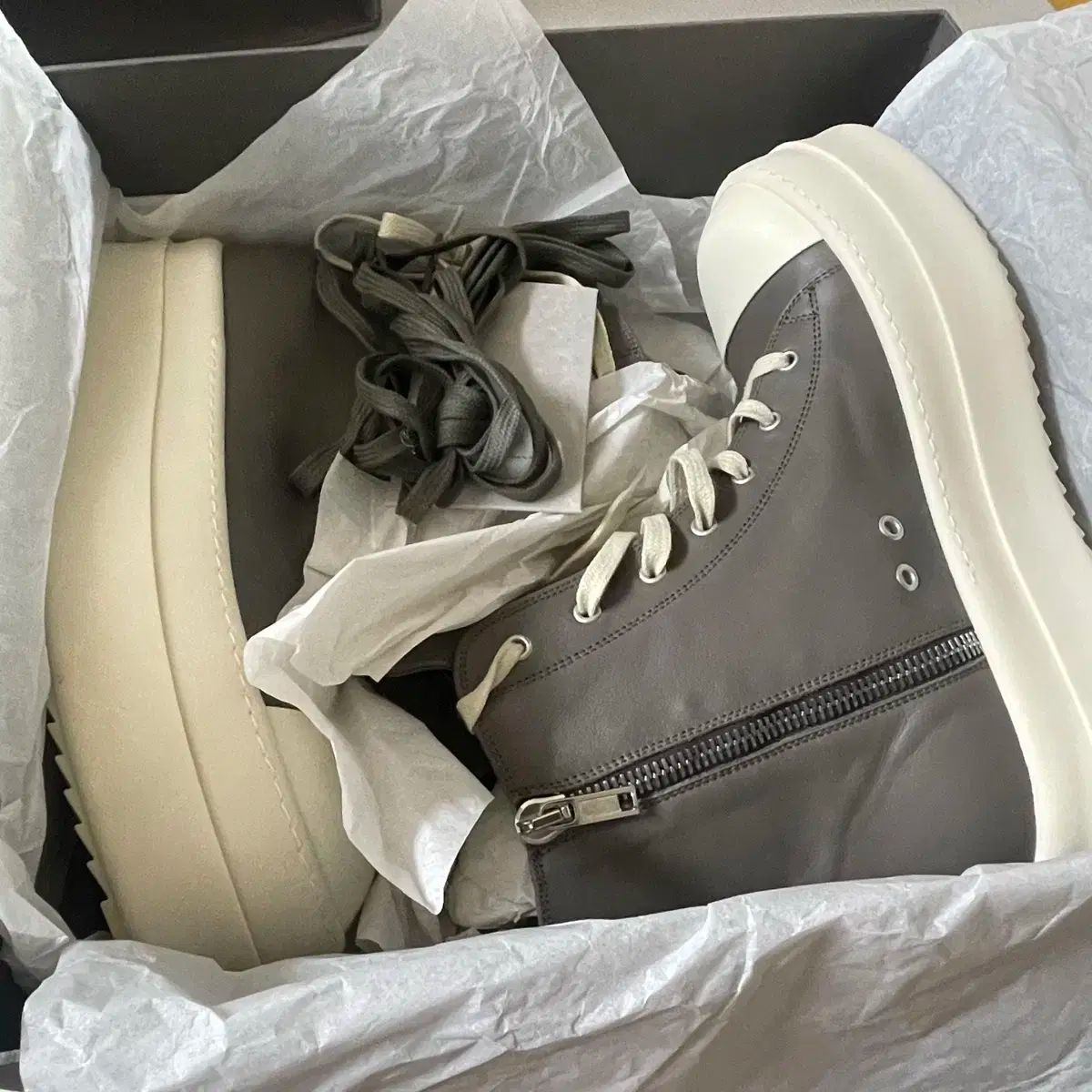 44 新品 RICK OWENS(リックオウエンス) ラモーンズ ハイトップ 44 新品 RICK OWENS(リックオウエンス) ラモーンズ ハイトップ