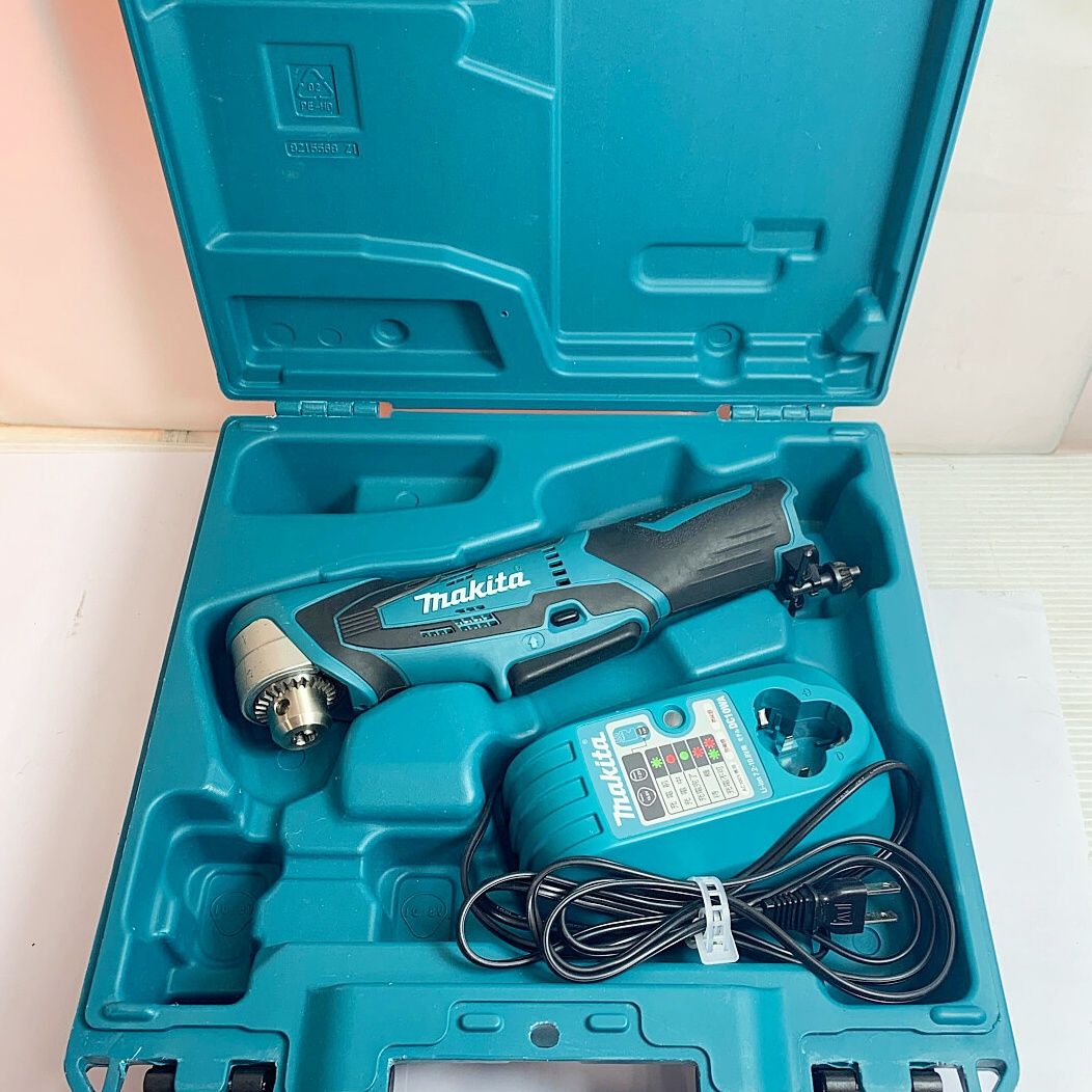 ♭♭MAKITA マキタ 10mm 充電式アングルドリル　充電器・ケース付 DA330D ブルー