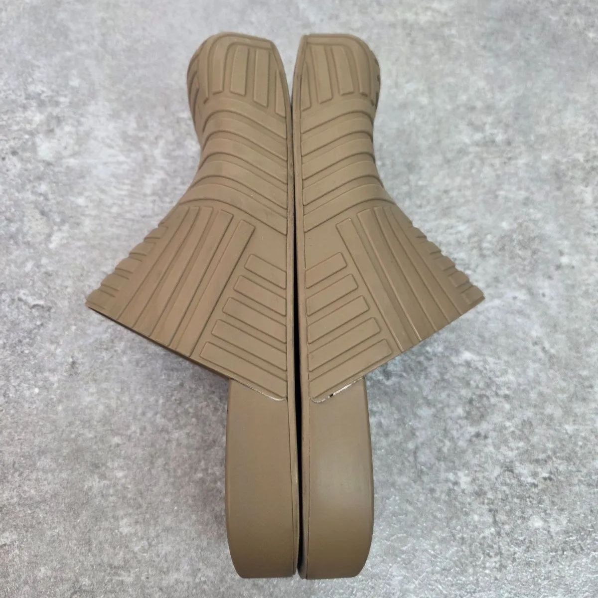 ☆ BOTTEGA VENETA ボッテガヴェネタ クロッグ パドル ラバー