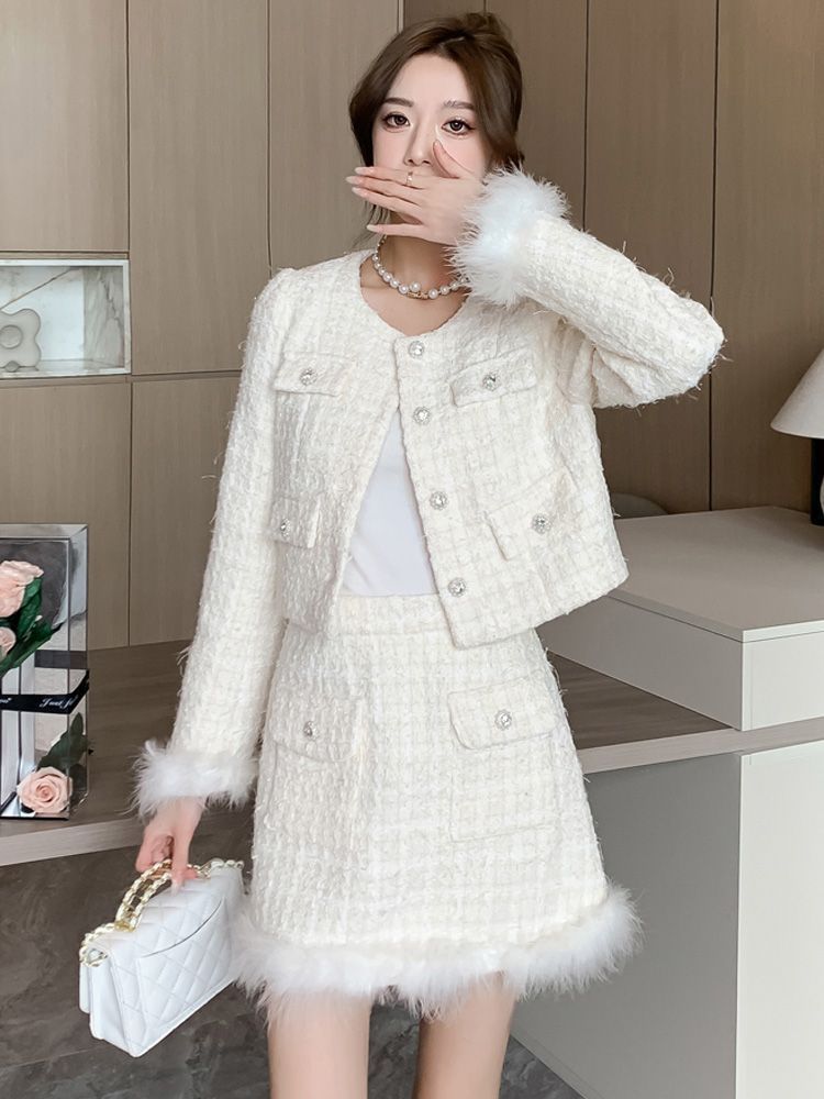 スカートスーツ