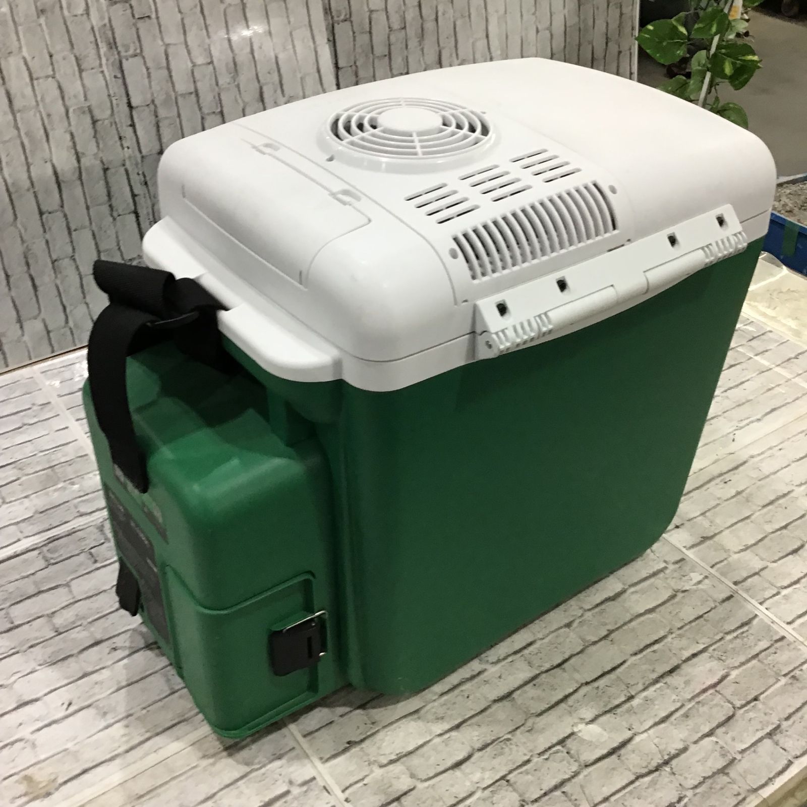 HITACHI UL 18DSL 冷温庫　緑クーラーボックス HITACHI 日立工機/コードレス冷温庫 バッテリー欠品/UL18DSL/81