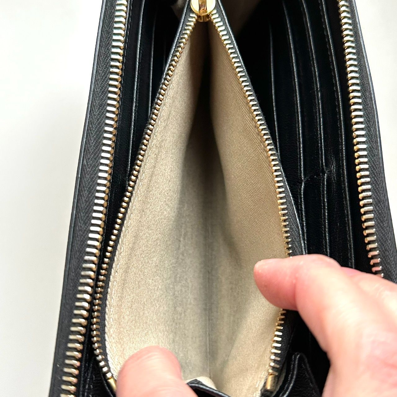 マルニ MARNI 長財布 ラウンドファスナー - メルカリ