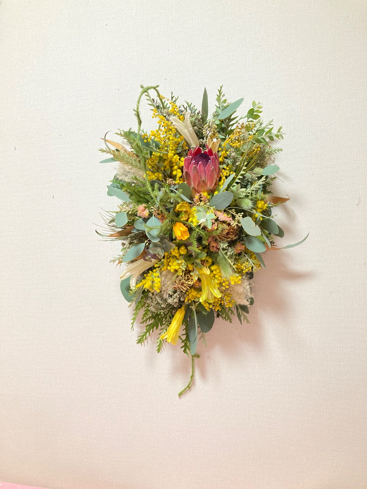 創作スワッグプロテア＆キュウイツル