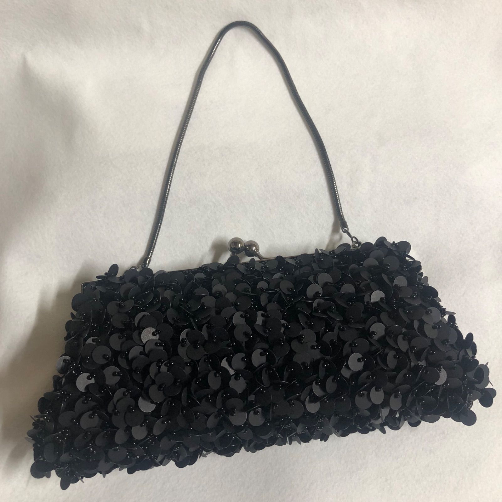 パーティー用小物バック がま口タイプ 黒色ビーズ＆スパンコール装飾品 