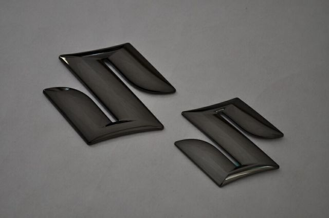 ＤＡ１６Ｔ　キャリー　ブラックメッキエンブレムフロントＳマーク単品　　INVENTER/grow/メッキ/ブラッククローム/ゴールド/車エンブレム/車パーツ/