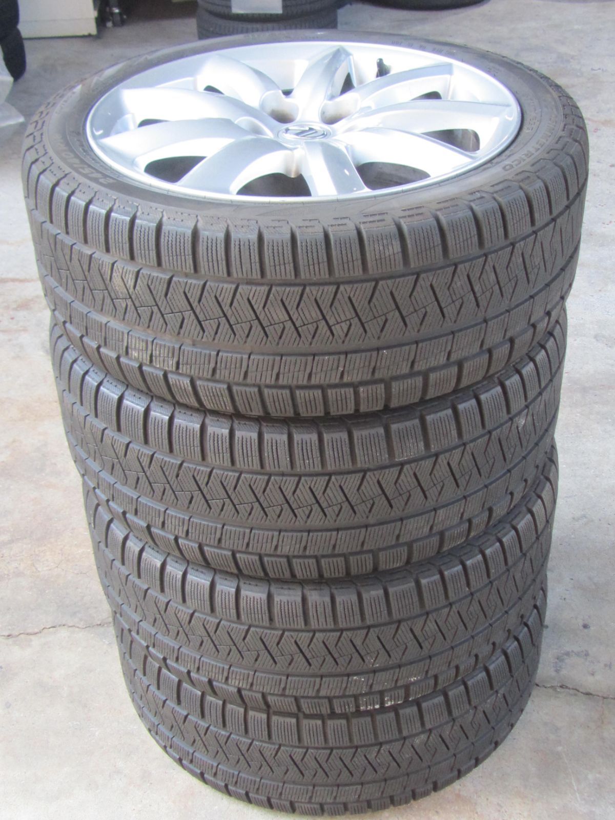 レクサス純正 245|40R18