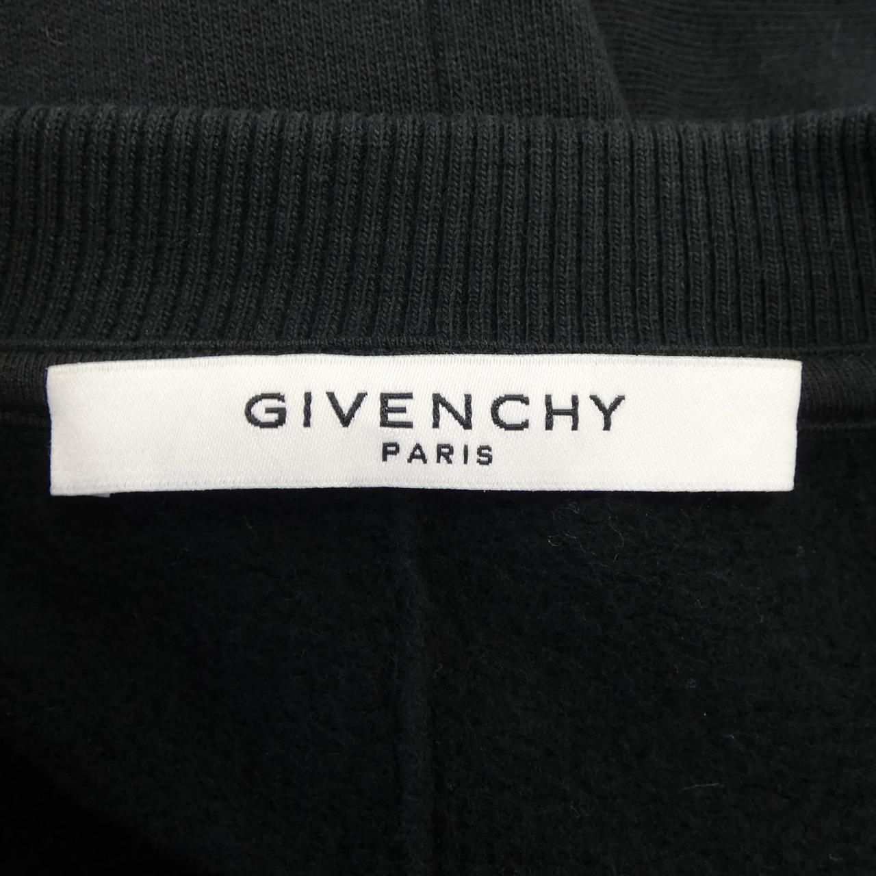 GIVENCHY