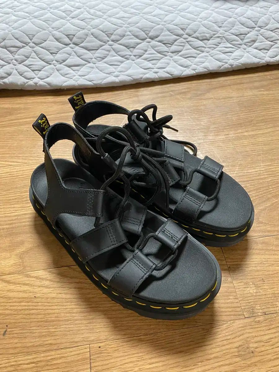 DR. MARTENS ドクターマーチン ナルティラ uk4