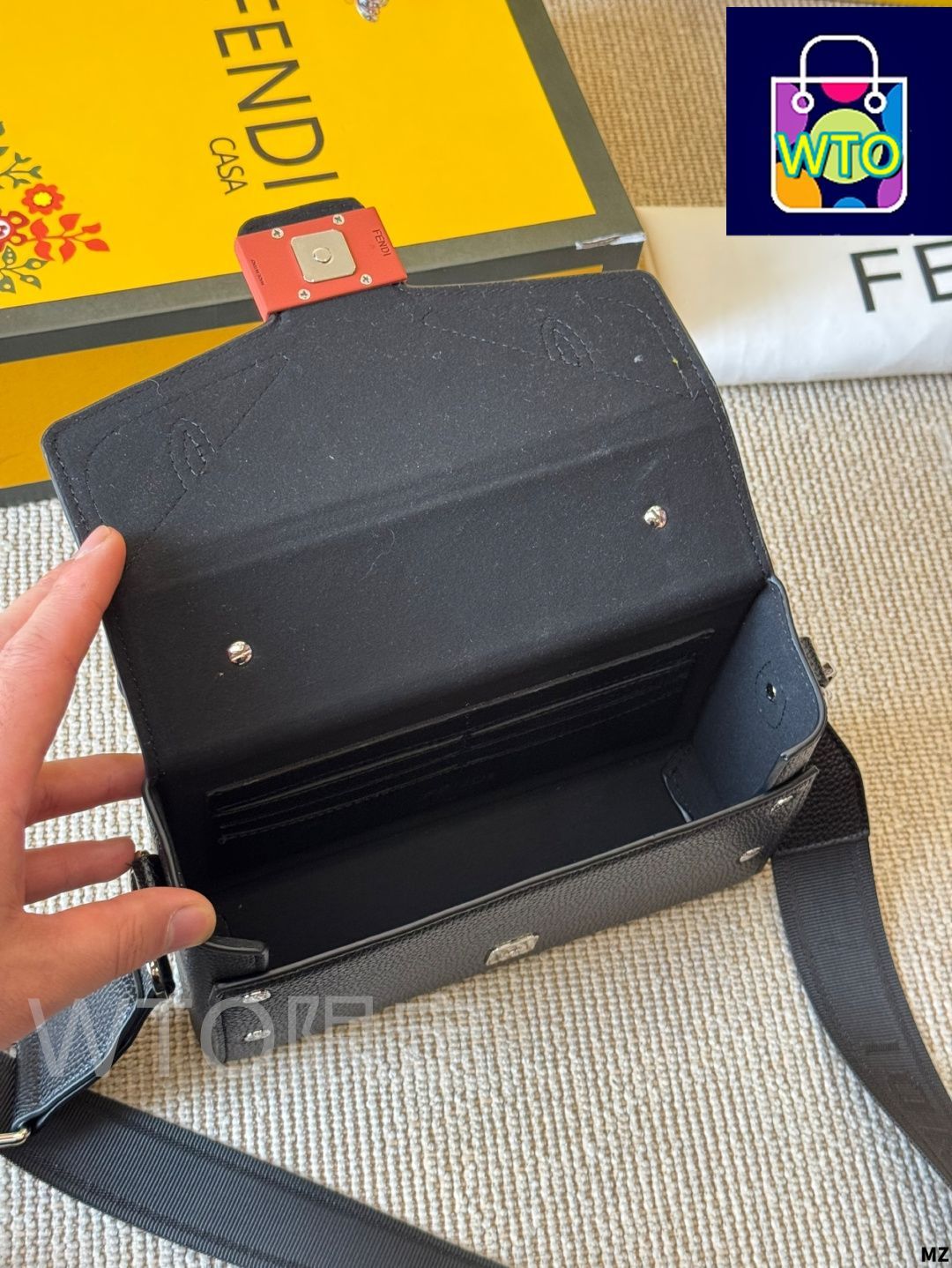 今日特価】Fendi Fendi Eyes Monster Square Bag - フェンディ