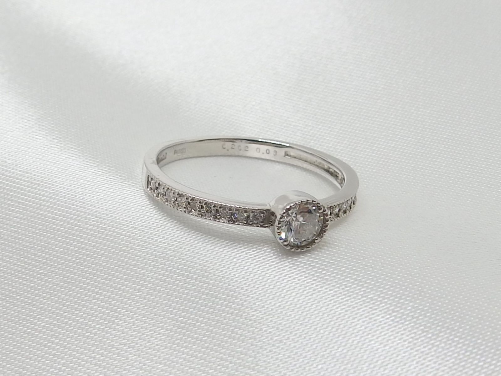 天然ダイヤモンドのリング【0.202ct】【0.08ct】【Pt950】 - メルカリ