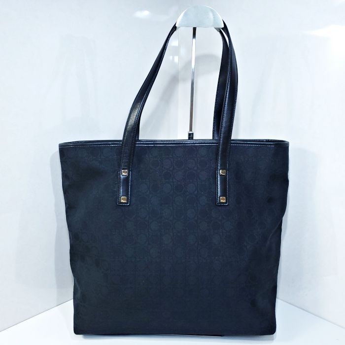 美品】サルヴァトーレフェラガモ Salvatore Ferragamo 美品】サルヴァトーレフェラガモ Salvatore Ferragamo