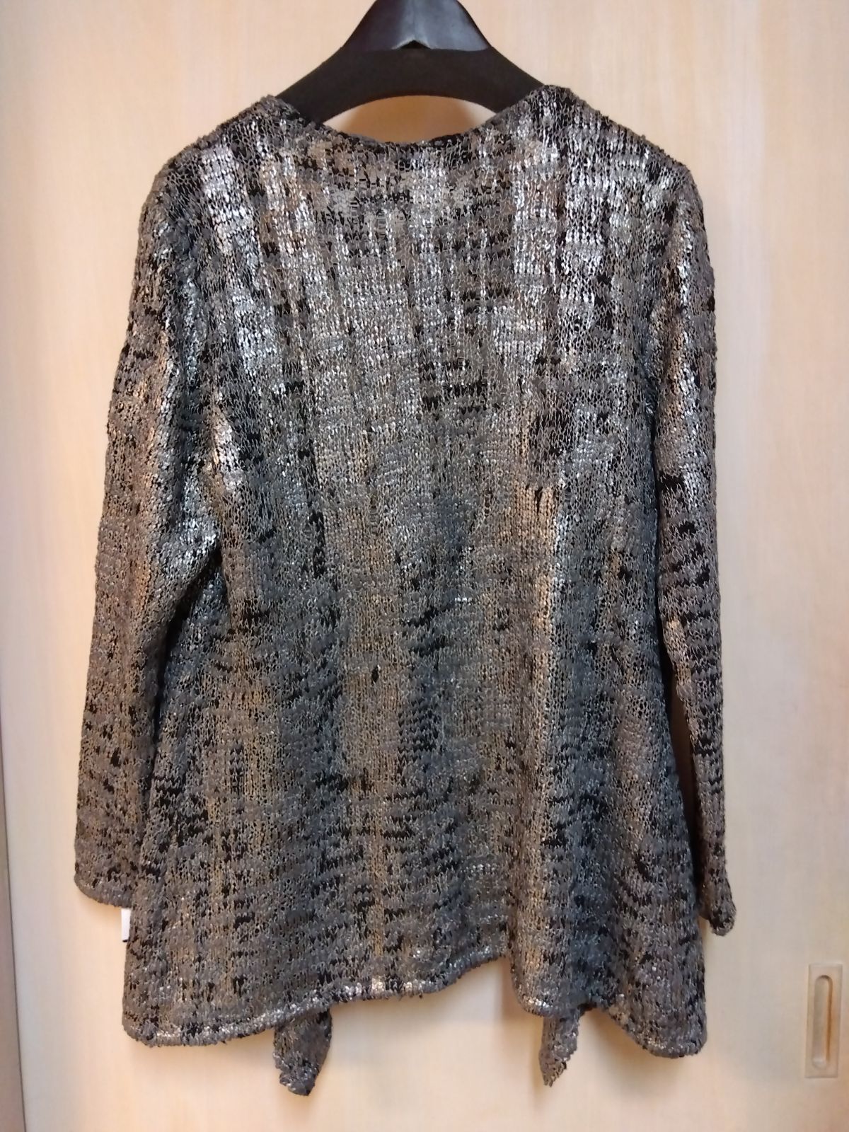 M24 ヒロココシノ HIROKO KOSHINO デザインニットカーディガン コンサバ系 華やかでシック モード感 大人おしゃれ 周りと差がつくカーディガン お祝い パーティー 日本製