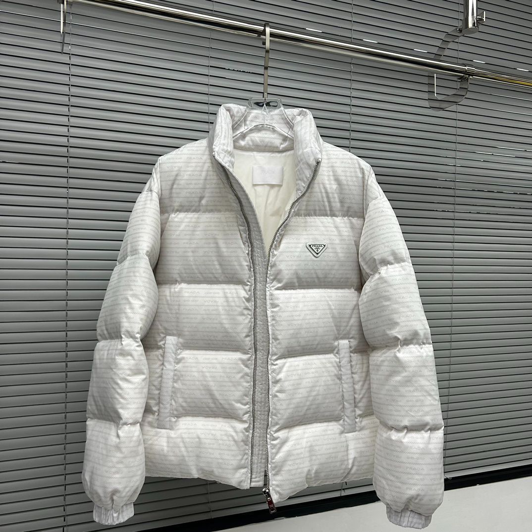 PRADA ホワイト ダウンジャケット 36 PRADA 白い秋冬ダウンジャケット｜本日限定特価｜新品未使用