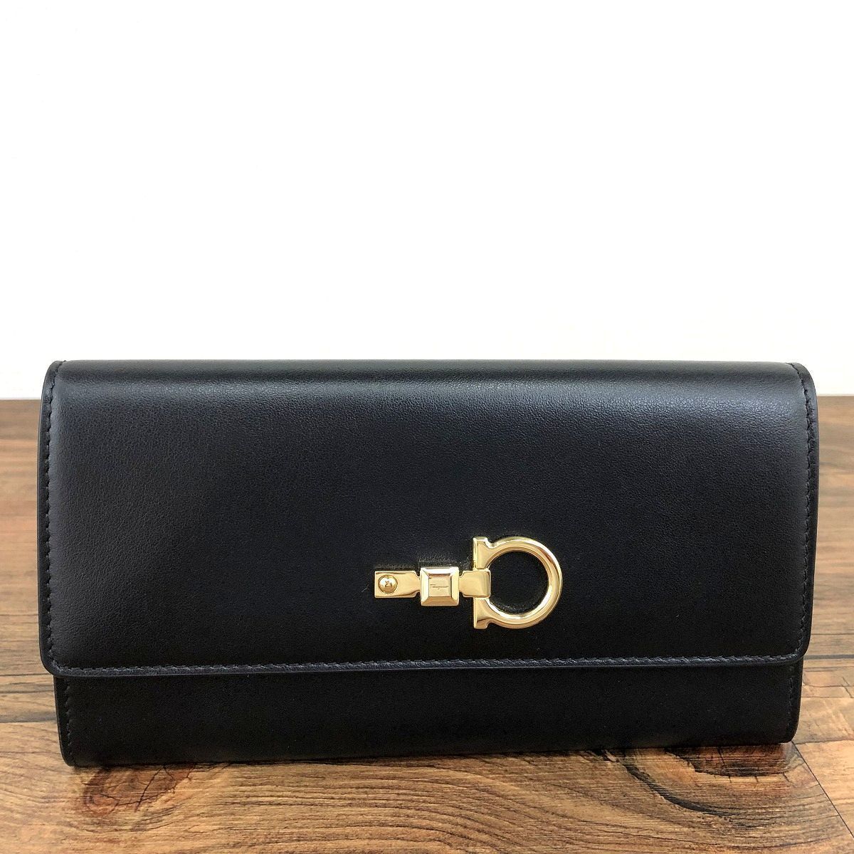 121 送料込み！ 未使用品 Salvatore Ferragamo 長財布 22-D999  