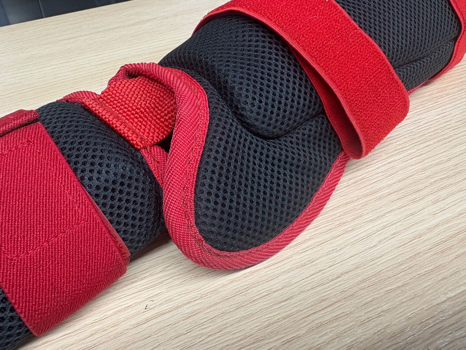 J*O様 ZETT エルボーガード/フットガードセット 限定カラー】ゼット エルボーガード フットガード セット販売