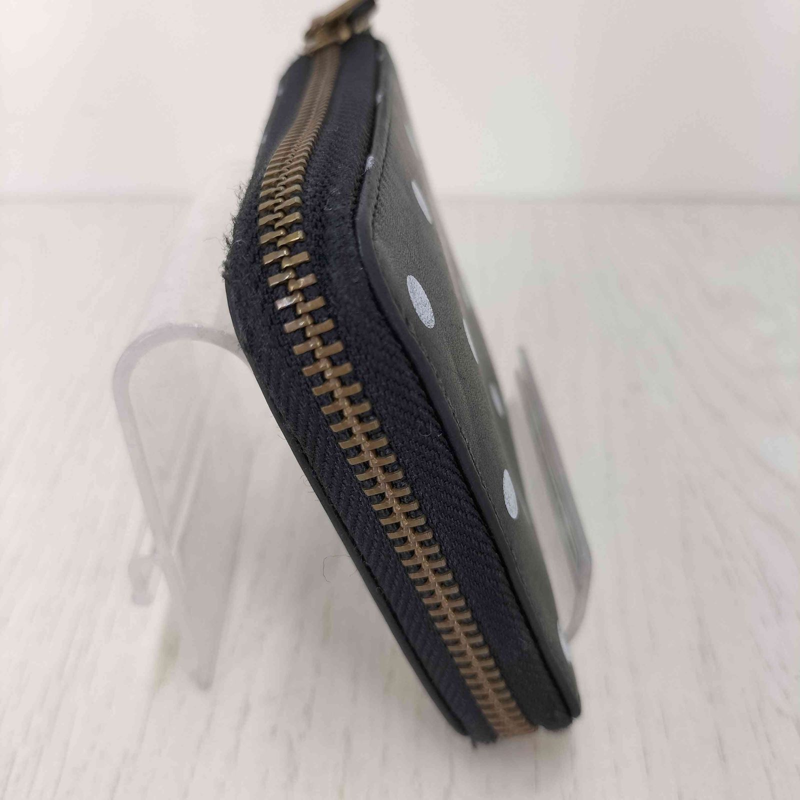 コムデギャルソン 財布 ドット ラウンドジップ DOTS EMBOSSED LEATHER LINE ROUND ZIP WALLET｜COMME DES