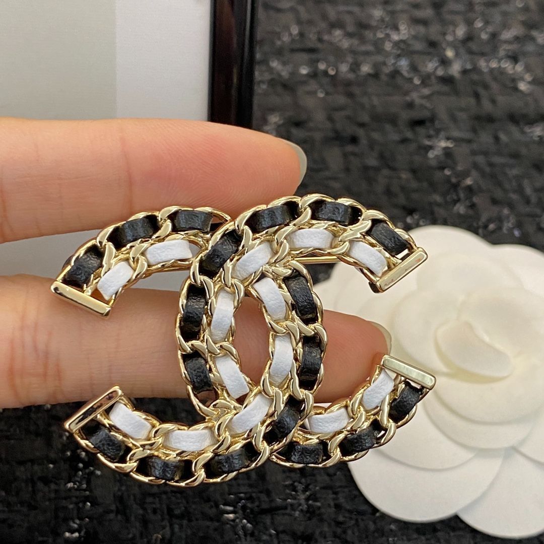 今日特価】Chanel シャネル ヒットモデル ブローチ - メルカリ