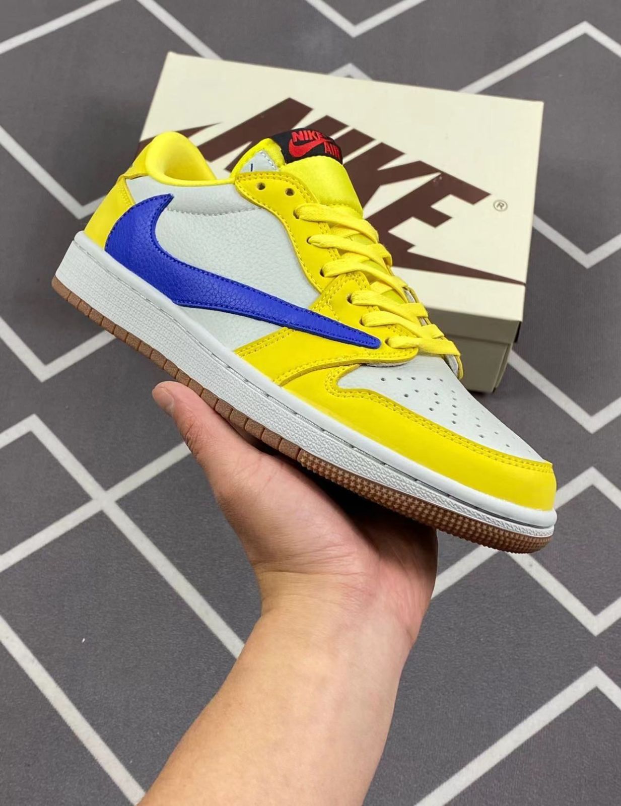 TRAVIS SCOTT × NIKE WMNS AIR JORDAN 1 LOW OG 