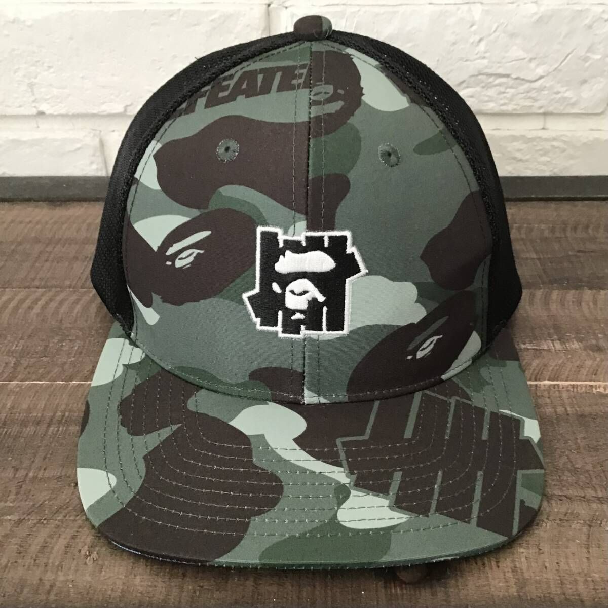 Undefeated × BAPE camo メッシュ キャップ a bathing ape Tracker Hat