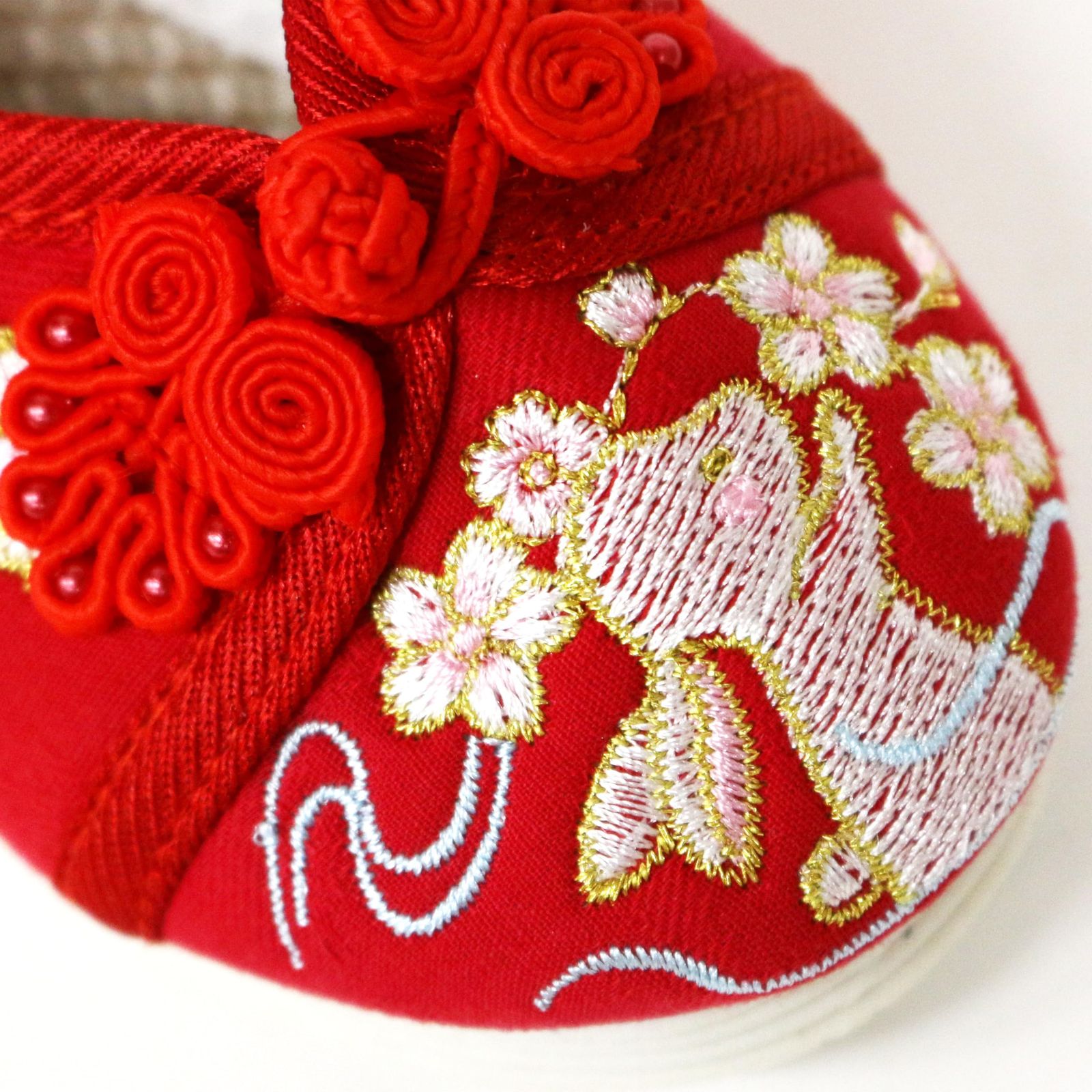  kimono cafe 七五三 草履のかわりに履ける靴 七五三の靴 痛くない楽ちん靴 うさぎの刺繍 歩きやすい 草履 和柄の靴 red 草履 下駄 キッズシューズ