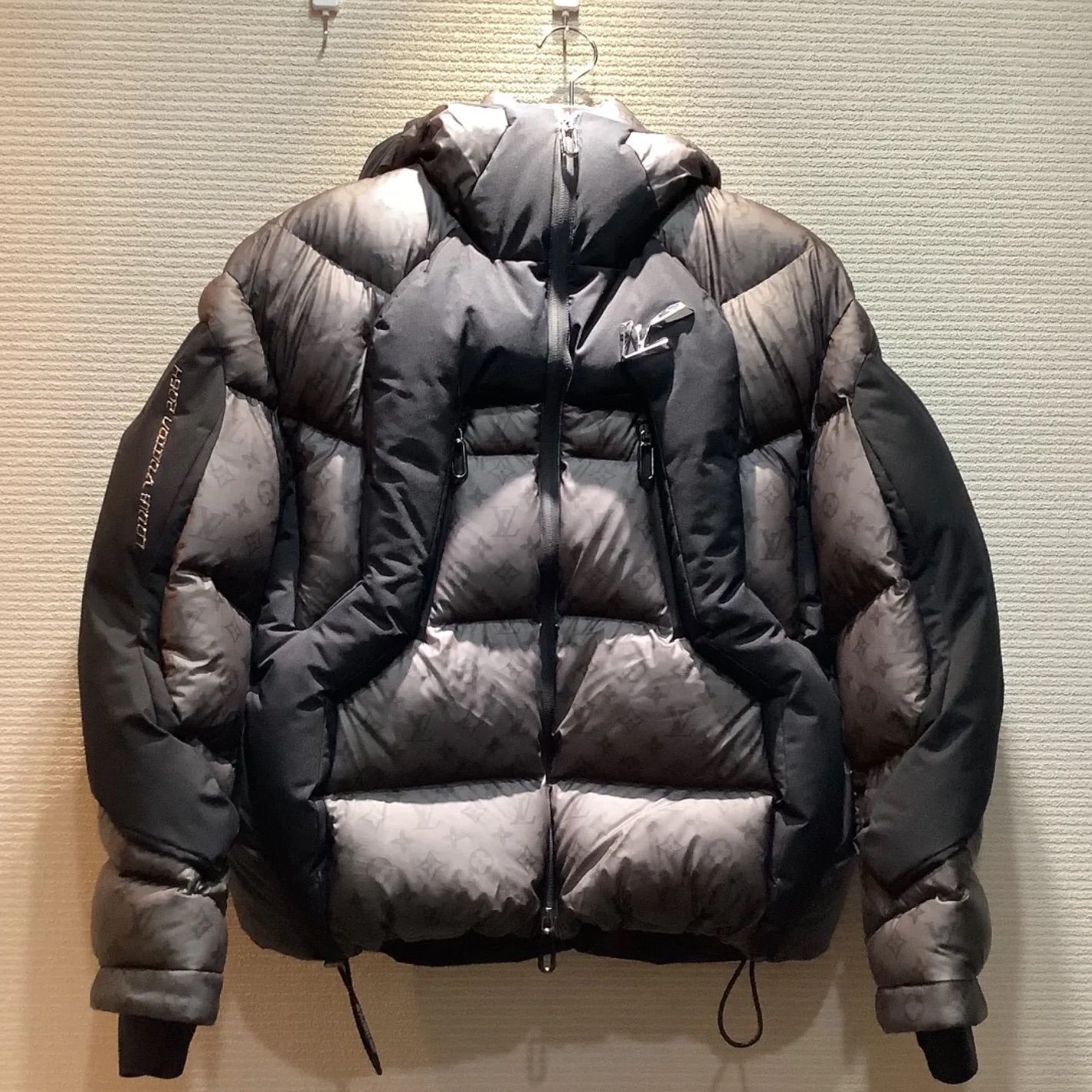 22AW ルイヴィトンLOUISVUITTON モノグラム 2054 ヒートリアクティブパファ ダウンジャケット  【44】P422|mercariメルカリ官方指定廠商|Bibian比比昂代買代購