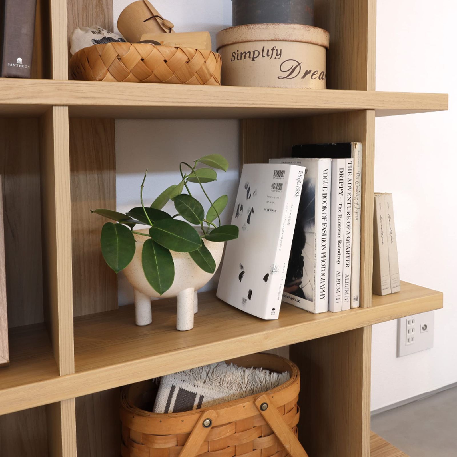 中央の棚は20kgの耐荷重