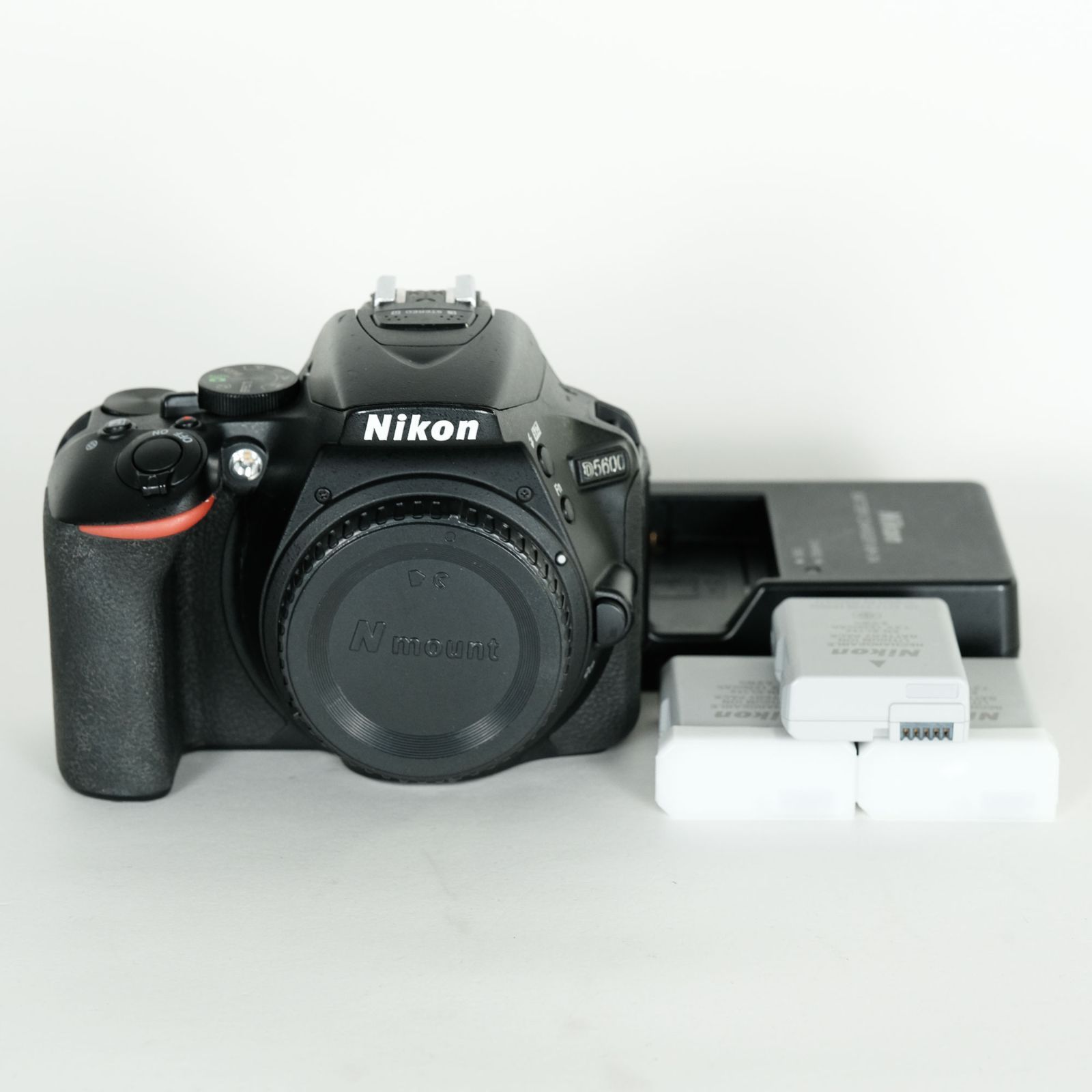 並品｜シャッター数29,120回｜バッテリー3個] Nikon D5600 [ボディ 