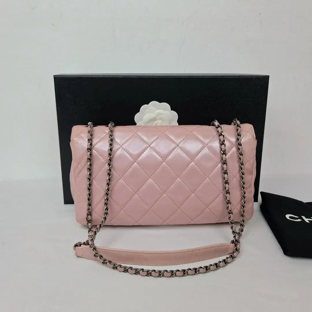 Chanel シャネル ミディアム カーフレザー クロスバッグ ピンク