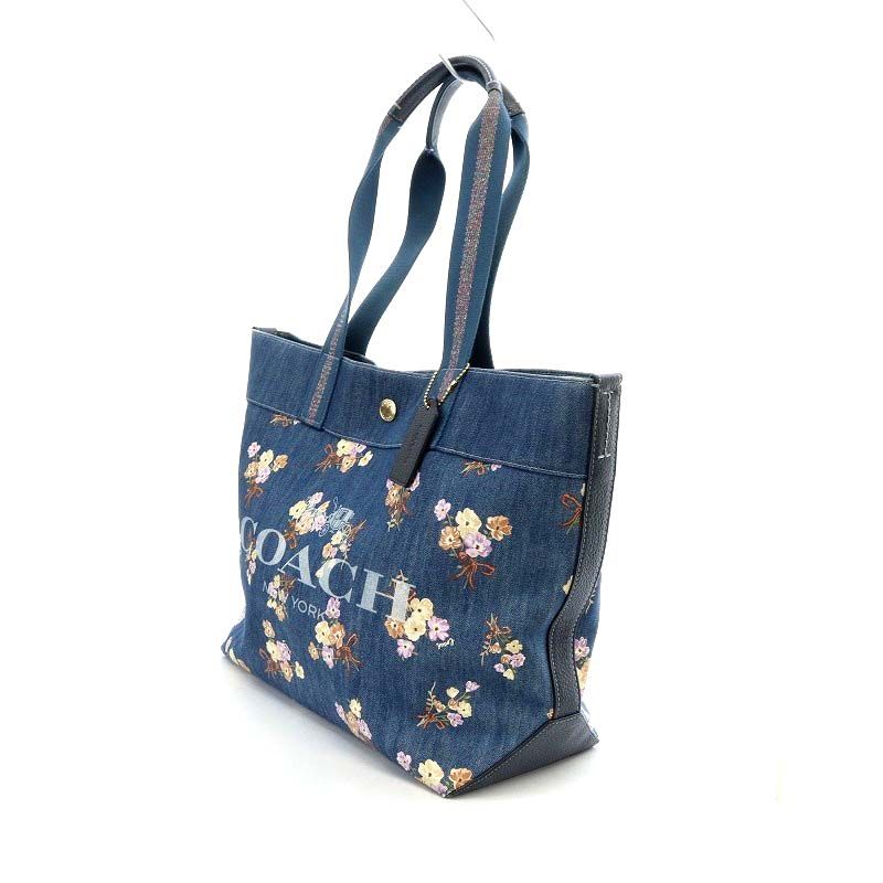 COACH 花柄デニムバッグ ネイビー コーチの新作バッグ、デニム×レザーに花モチーフを組み合わせた