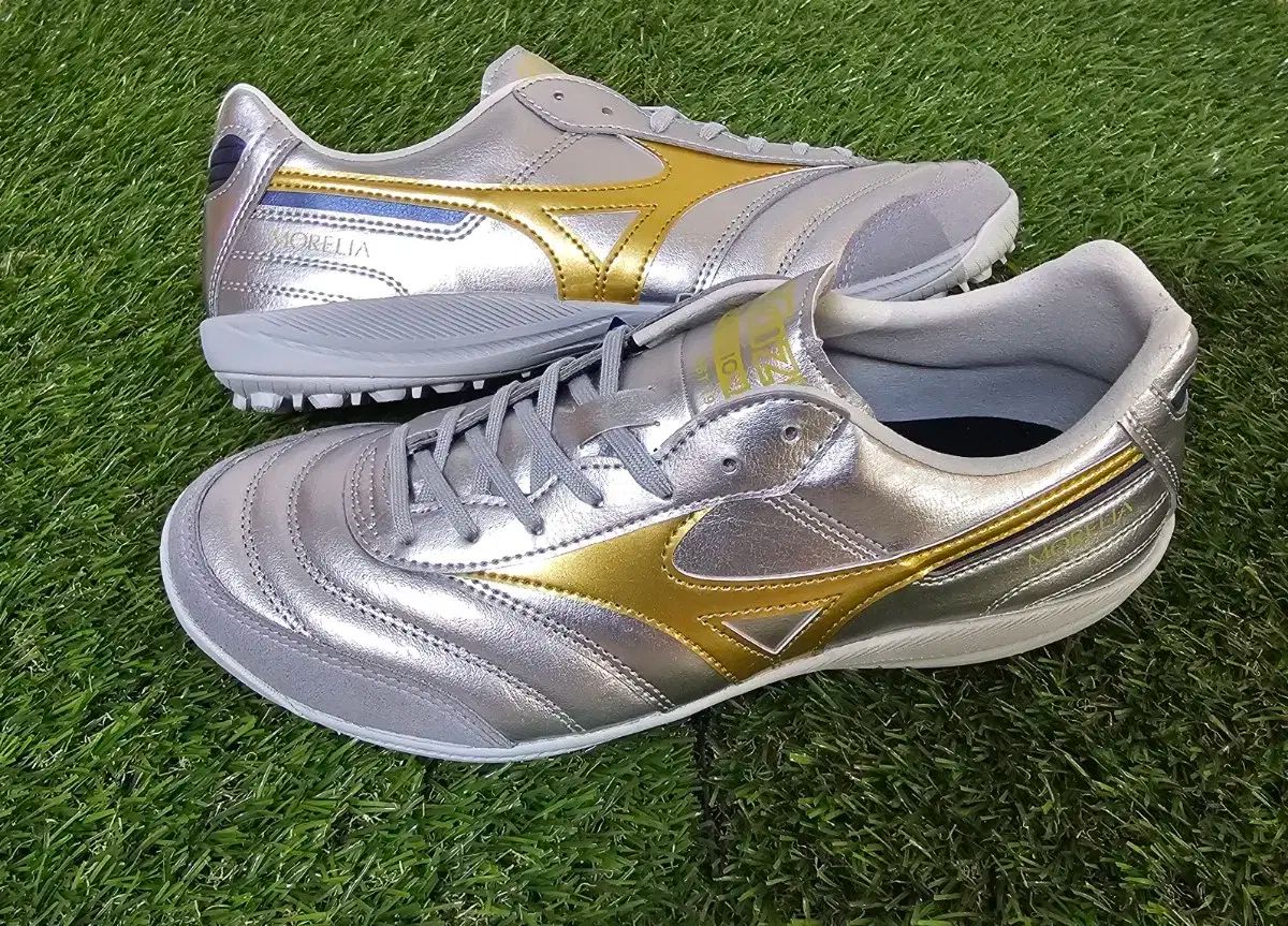 Mizuno モレリア ベータ シルバー スパイク Mizuno モレリア ネオ3β