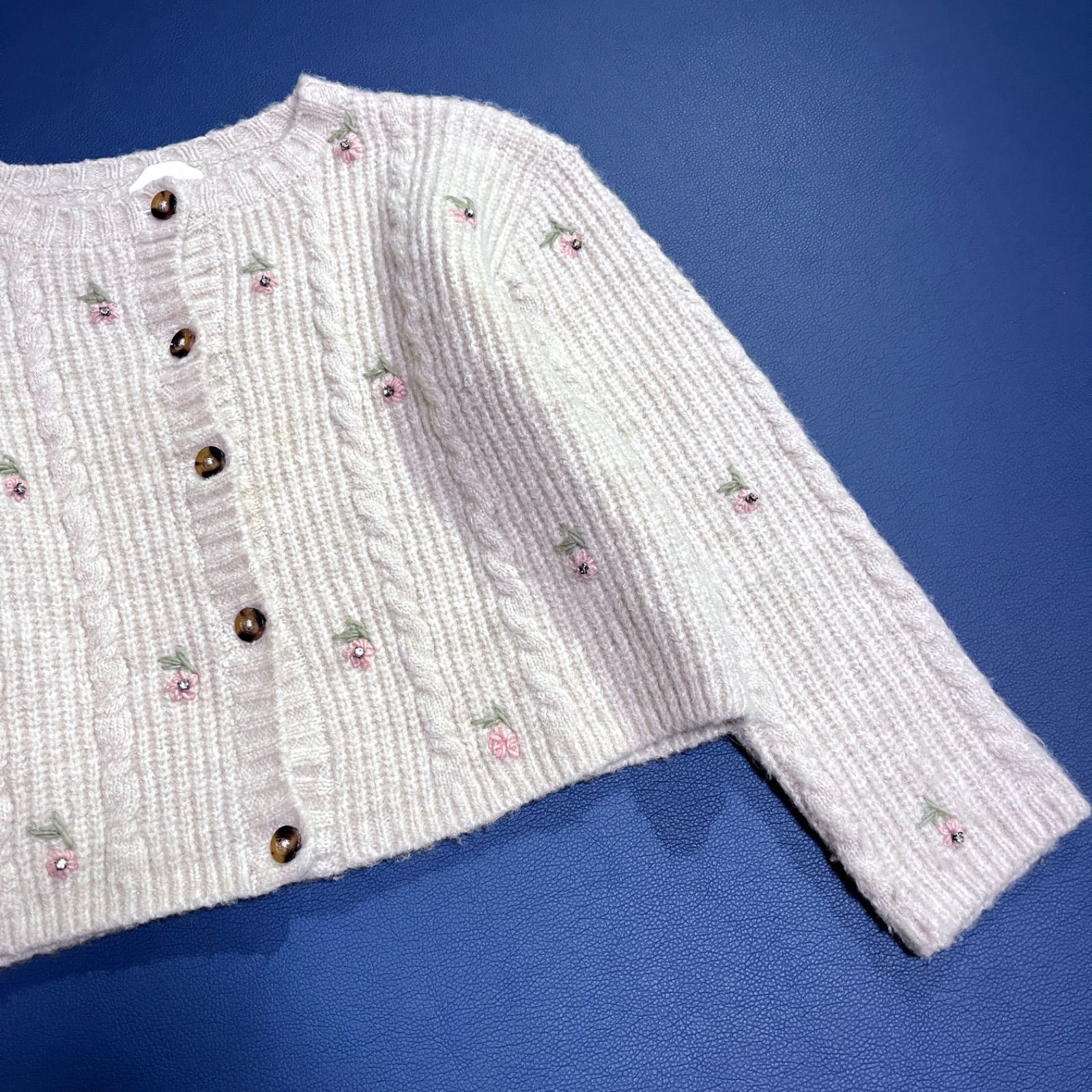 cj19 Tach clothing 花柄 刺繍 ラインストーン ニット　カーディガン　厚手　ビジュー　セーター　ウール　毛 cj19 Tach clothing 花柄 刺繍 ラインストーン ニット カーディガン