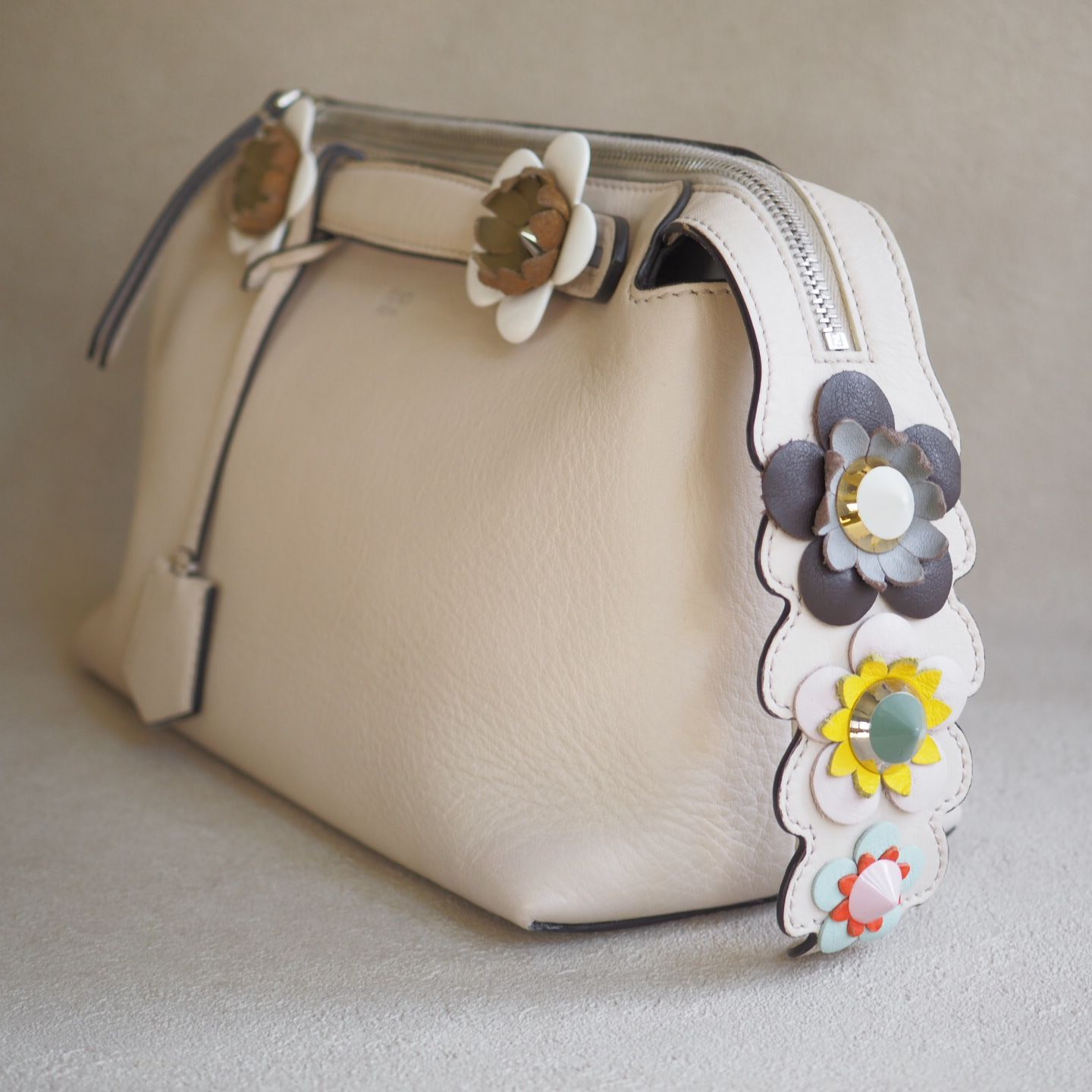 フェンディ FENDI バイザウェイ 2way ハンドバッグ ショルダーバッグ アイボリー フラワー 8BL124-0YU 花 スタッズ ブランド  レディース◇ - メルカリ