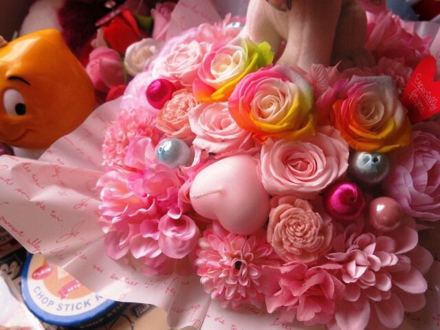 品質が完璧、値段が激安！ スヌーピー入り 花 アンティーク スヌーピー ぬいぐるみ レインボーローズ プリザーブドフラワー入りギフト ケース付き スヌーピー種類はおまかせ