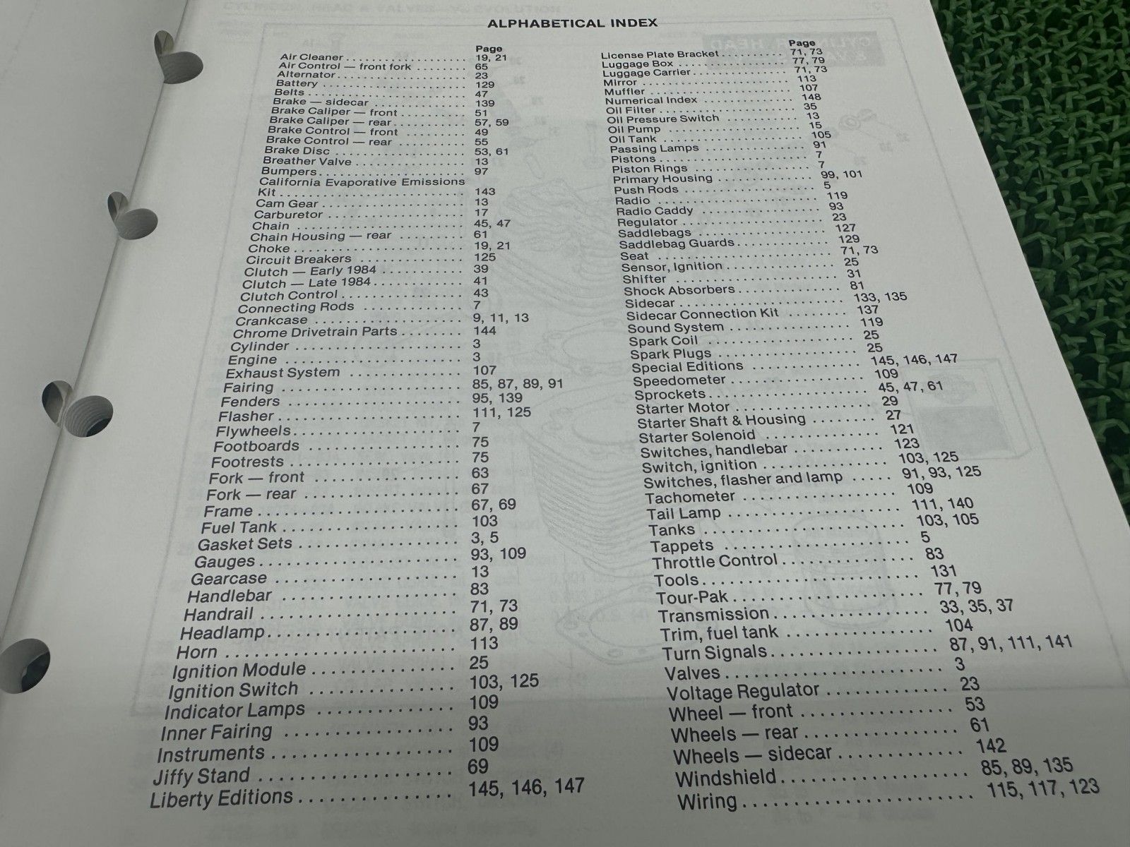 FLT パーツリスト 英語版 ハーレー 正規 バイク 整備書 1984-1986年FLTモデル ツーリング 車検 パーツカタログ 整備書 Dx