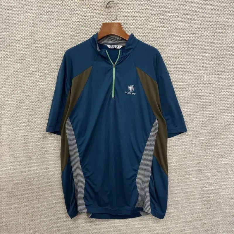 韓国発★新品 BLACK YAK ブラックヤク スポーツウェア トップス M BLACK YAK(ブラックヤク) 登山 アウトドア 機能性 ハーフジップ