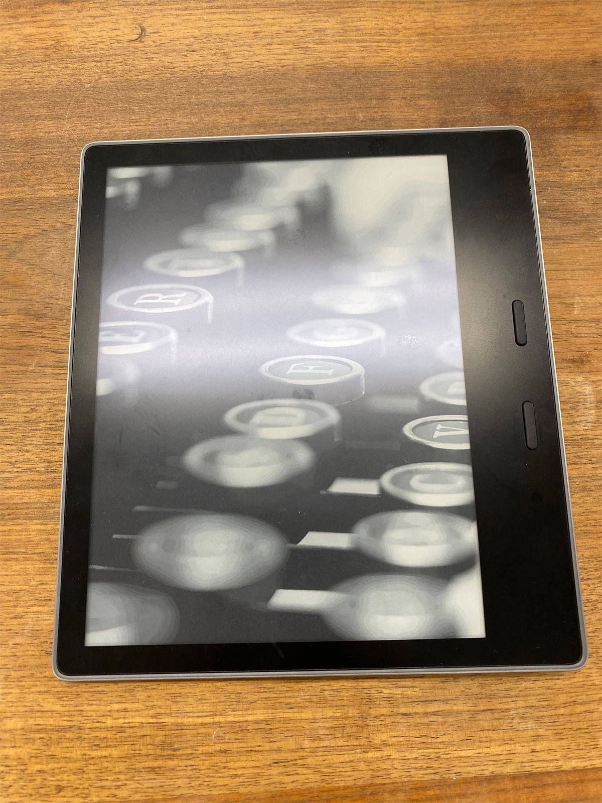 第9世代Kindle oasis 3G+Wi-Fi 広告無 32GB ケースつき詳細は写真をご覧ください