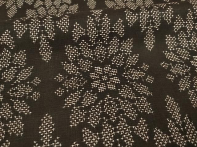 平和屋着物○本場大島紬 古代染色純泥染 カタス9マルキ 葡萄蔦の葉文