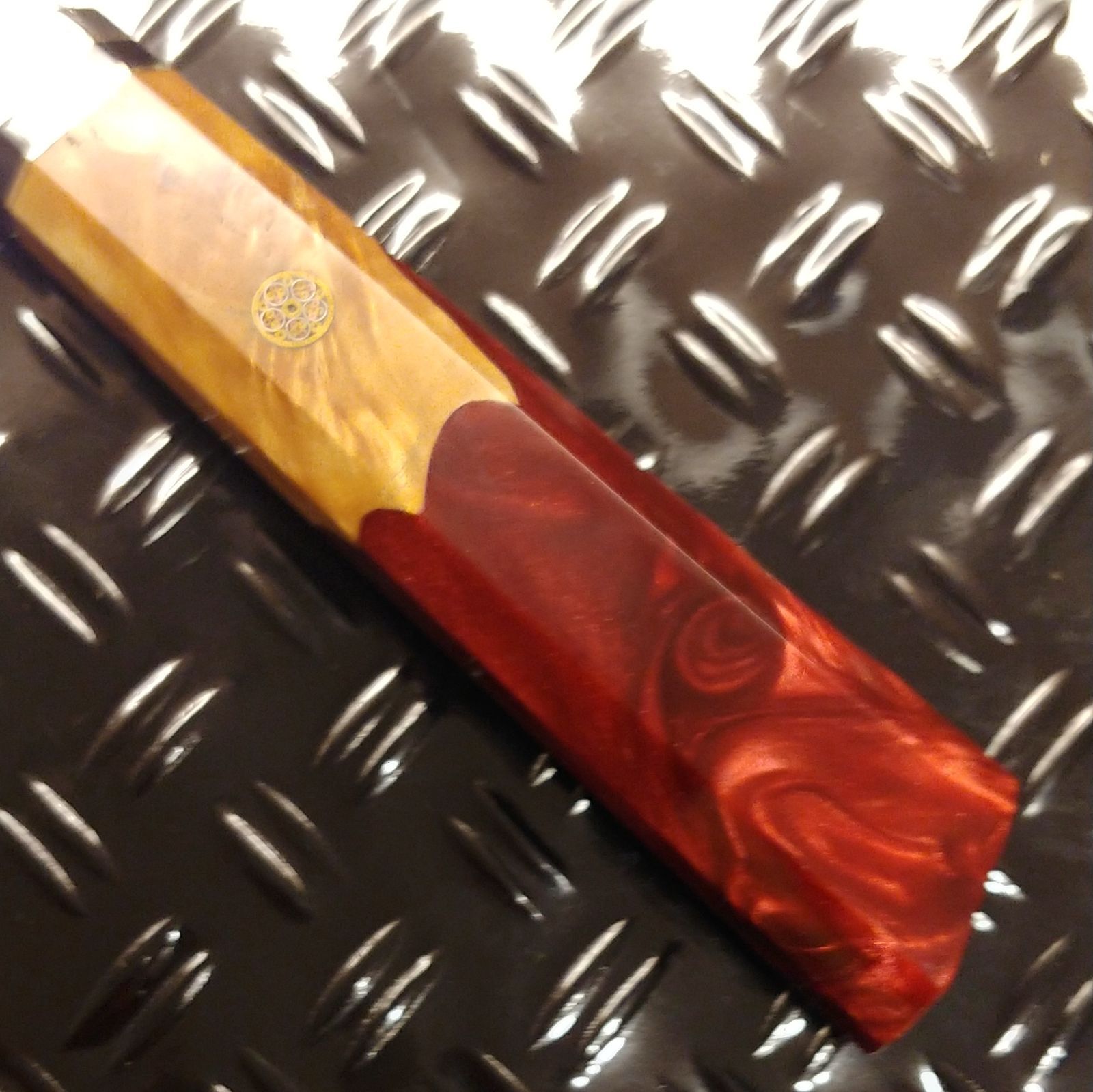 プレゼント付き　V金10号　ダマスカス包丁　ワインレッド柄　剣型　牛刀　三徳 プレゼント付きV金10号ダマスカス包丁ワインレッド柄剣型牛刀三徳