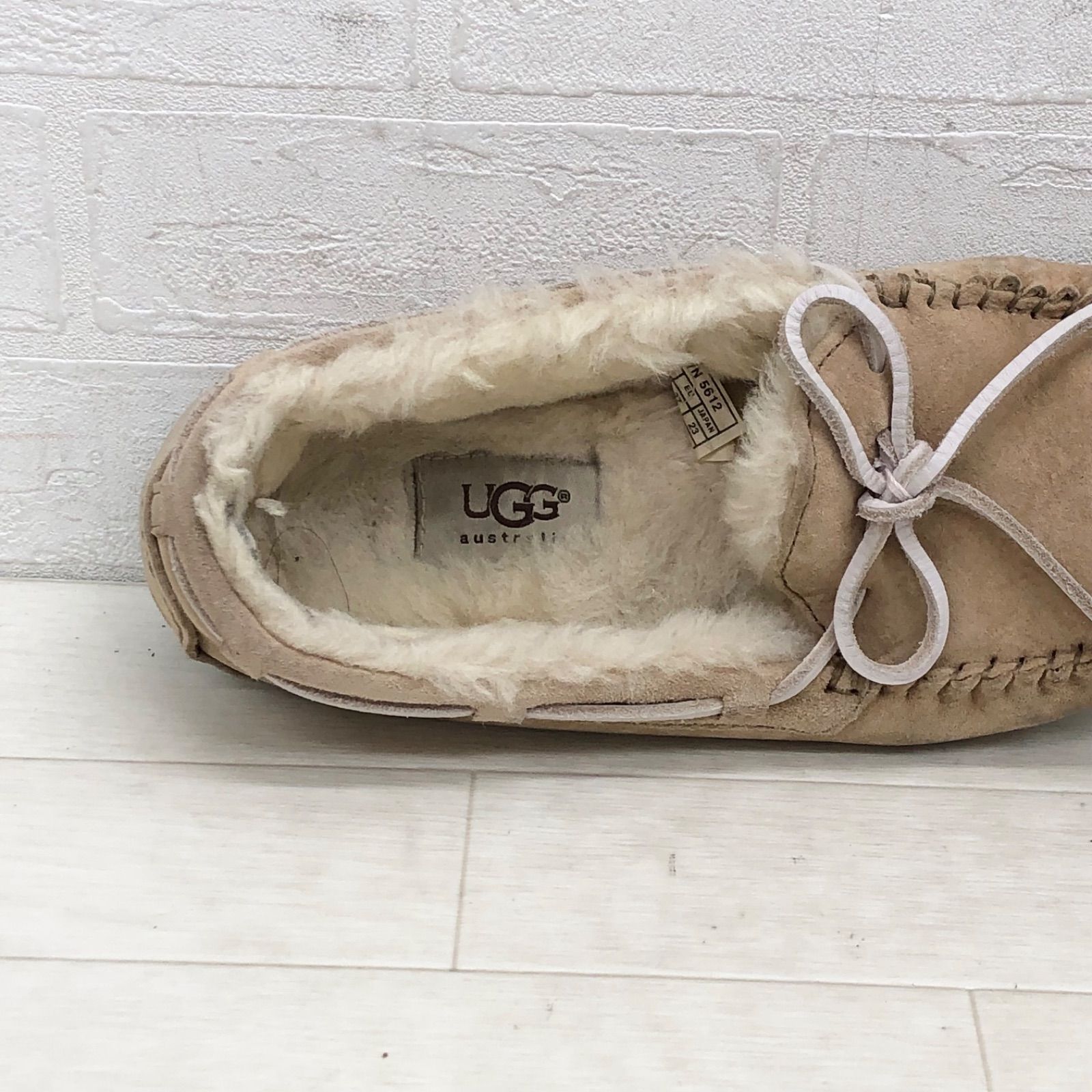 UGG ベージュ モカシン UGG スエード モカシン ベージュ UGG モカシン
