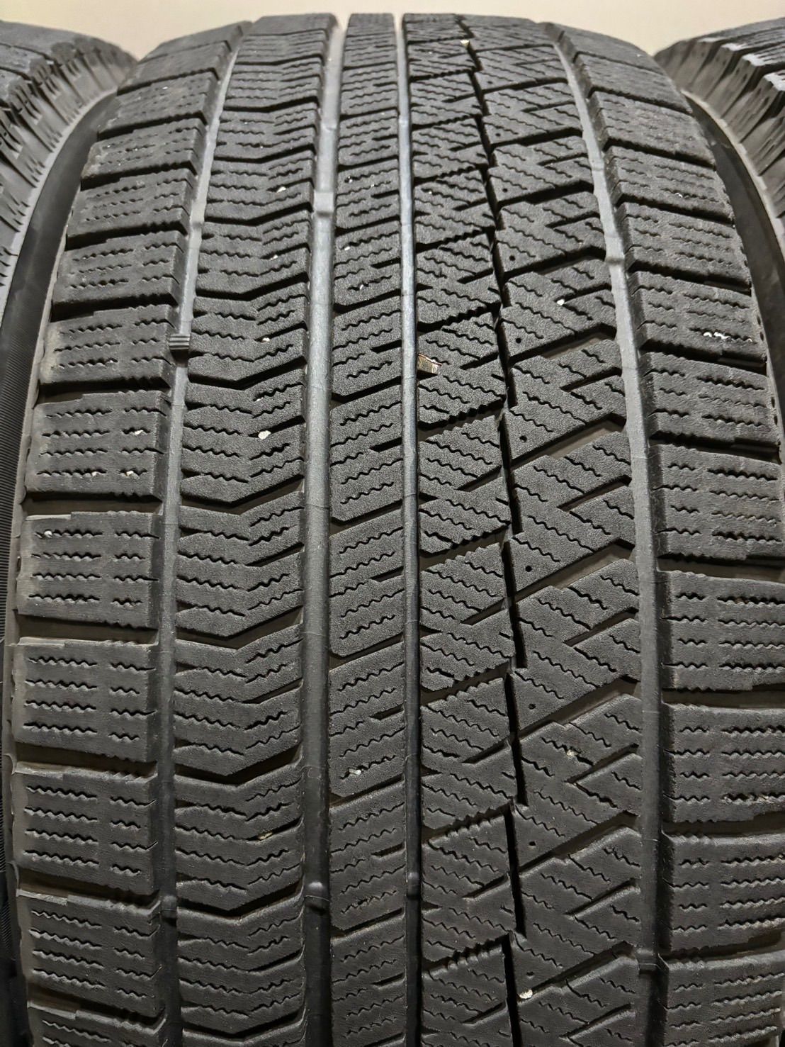 人気アイテムお得に購入！ 225 55R17 BRIDGESTONE VRX2 21年製 スタッドレス 4本 ブリザック アルファード ヴェルファイア XV フォレスター 南6-K340