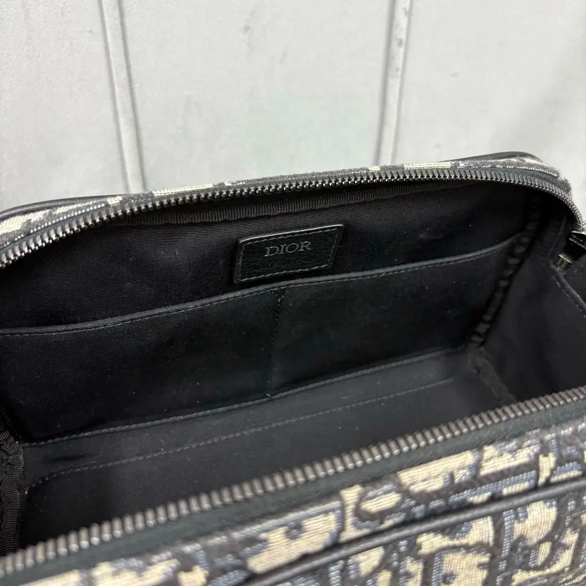 【国内未入荷】Dior ポーチ トイレタリーバッグ トイレ Dior(ディオール) - 海外通販のBUYMA