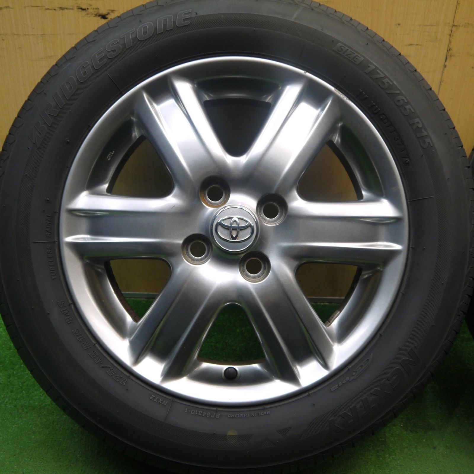 トヨタ純正 ブリヂストン 175/65R15 iQ アクア フィールダー トヨタ純正 ブリヂストン 175⁄65R15 スペイド アクア カローラ 1本