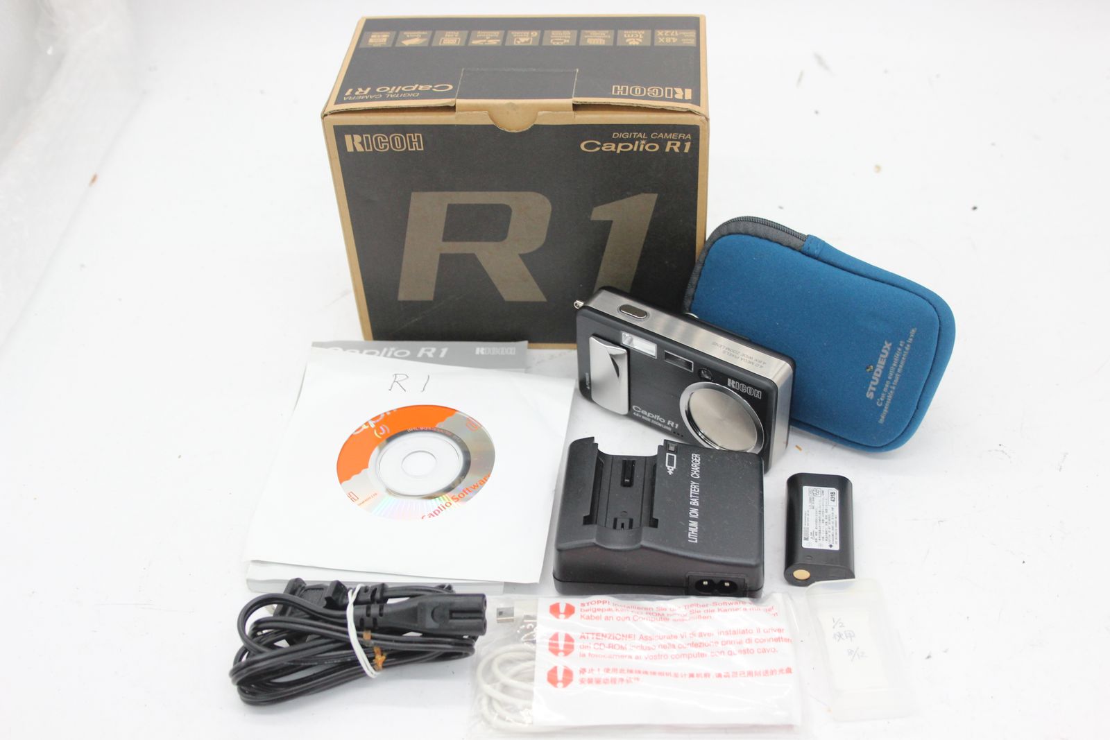 美品 返品保証】 【便利な単三電池で使用可】リコー Ricoh Caplio R1