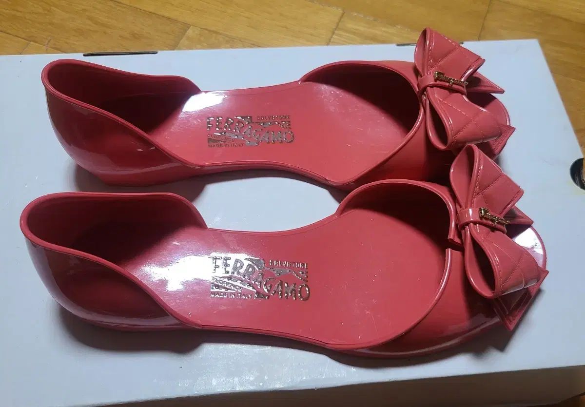 FERRAGAMO フェラガモ