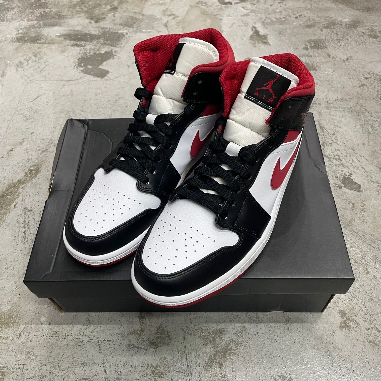新品 NIKE Air Jordan 1 Mid White/Gym Red Black 554724-122