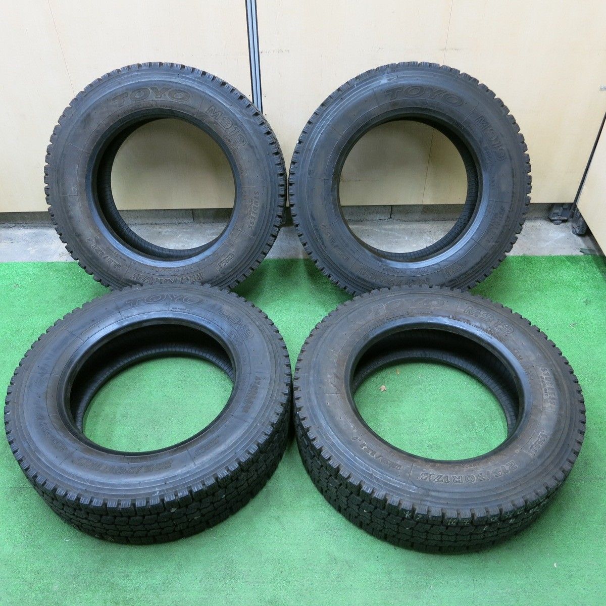 未使用】215/70R17.5 123/121J 2019年製 スタッドレス TOYO M919
