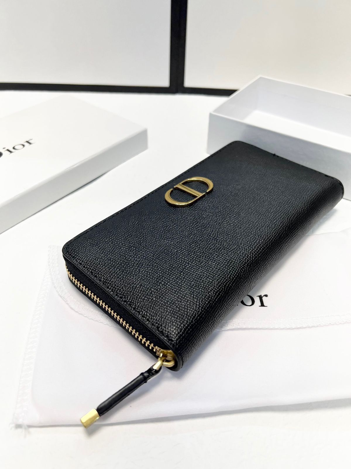 今日特価】DIOR 人気爆発のモノジップクラッチ！送料無料で今の